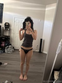 dummi.gf leak - Before I shower I was looking at my tummy