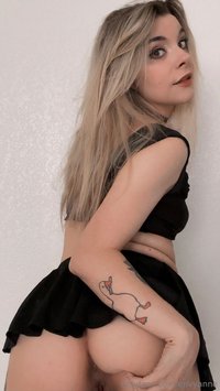 envyanne leak - Black looks good on me, right? :3c