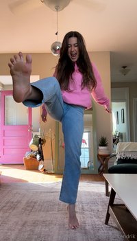 giantess_kendrik leak - Step into my colossal world where I hold all the power. Dare..