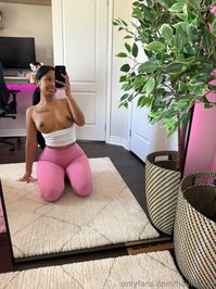 hayleyxyz leak - Do you like these pants on me? Mondays suck, but I hope this..