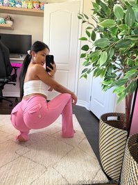 hayleyxyz leak - Do you like these pants on me? Mondays suck, but I hope this..