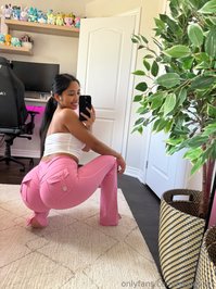 hayleyxyz leak - Do you like these pants on me? Mondays suck, but I hope this..