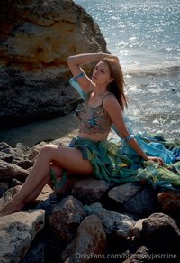 hotcurvyjasmine leak - ℍ ℙℍ @roxiedoll This playfu..