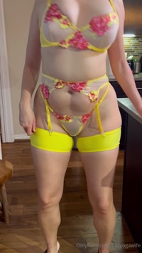 hotyogawife leak - Hey I’ll be putting together a sexy bundle ppv for the fan..