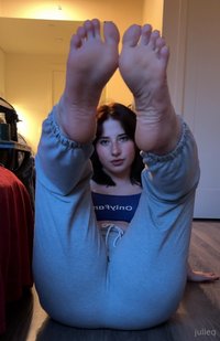 imjuliequeen leak - edgeeee and milkkk to my clothed body and soft feet tonight ..