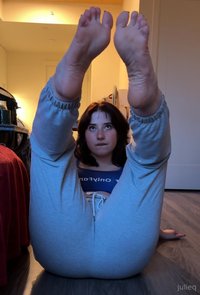 imjuliequeen leak - edgeeee and milkkk to my clothed body and soft feet tonight ..