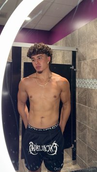 jettagain leak - First I work on my arms, then I go to the locker room and wo..