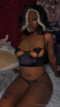 k1m08 leak - Pretty girl with a pretty collection