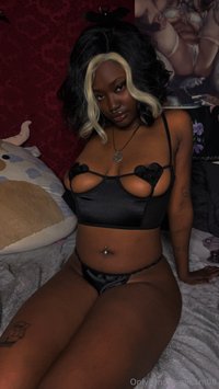 k1m08 leak - Pretty girl with a pretty collection