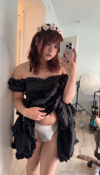 kianavi leak - Blessing you with some kiyana bulge, just swipe to see :3