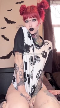 lillithlethya leak - Your goth gf showing you her comfy outfit