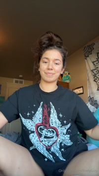 livelylizzy leak - Being goofy in bed hehe