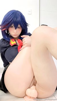 lizyhsan leak - Ryuko experimentando dos dildos al mismo tiempo, al final m..