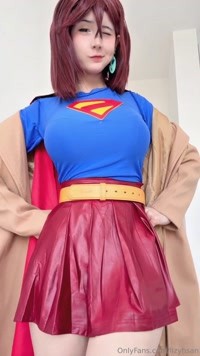 lizyhsan leak - Momo Súper Girl , te gusta lo hay de bajo de esa falda roj..