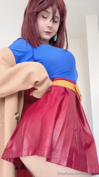 lizyhsan leak - Momo Súper Girl , te gusta lo hay de bajo de esa falda roj..