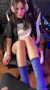 mewslu7 leak - POV: gamer girl turns you on with her feet