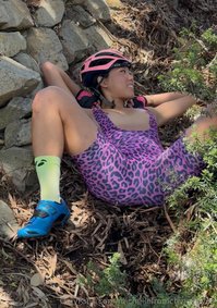 michellefromchina18yes leak - Cantonese Jungle Cat stretching in the bush