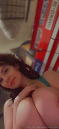 miss-meringue leak - Pose with the decal of your favorite plane...?