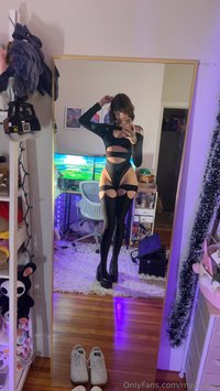 myaxsvip leak - i love mirror selfies ;3 i get to show off my long legs hehe..