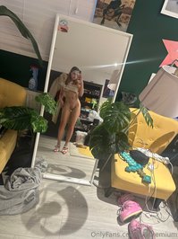 piripremium leak - just been shagged still got a cum tissue between my legs typ..