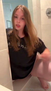 princessiggy leak - The first of many times I’m going to cum on the bathroom flo..