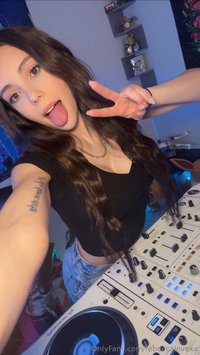 rebeccalovexx leak - Going feral on the decks, my next mix is about to go OFF, an..