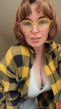 redchair_dancer leak - Outfit of the day! Who likes flannel!?