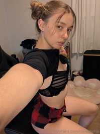 roxiethefox leak - let's be real with each other send me a message... acciden..