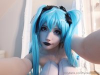 rynkerbellee leak - Hatsune Miku if she was emo :000