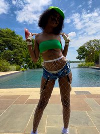 saintziya leak - Need your pipe cleared ? (the sun kinda ruined these but ..