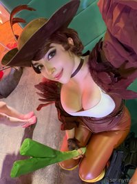 serinymph leak - it’s not a thirst trap……..it’s called showing off costume de..