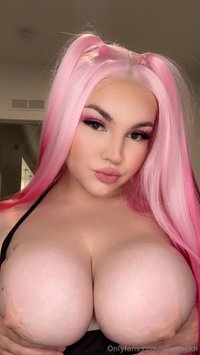 slimthickn leak - Are we feeling the pink hair ?