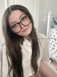 strawbeariemilkk leak - I’ve been OBSESSED with preppy stuff lately! Makes me feel l..