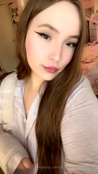 strawberryshortcakeee leak - felt very pretty this day