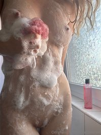 strohbeeren leak - Swipe right to add soapyness ->