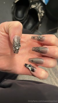 sweetiepilled leak - tip to taste, scroll for pretty spider nails ️