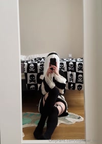 tephizar_light leak - Take a closer look! Do I have a panties??