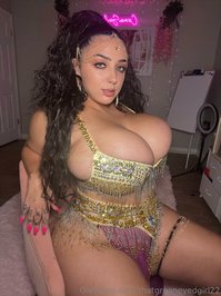thatgreeneyedgirl22 leak - Can I be your big boobie belly dancer baby?