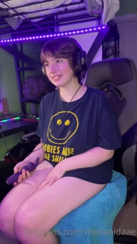 thedanidaae leak - Listening to audio porn while using my new vibrator then fuc..