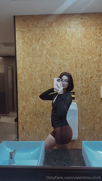 valentina.chx5 leak - Me cogió la calentura en el gym y me grabé en el baño
