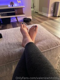 valeriewhitebby leak - I’ve been running errands all day, I need a nice long foot r..