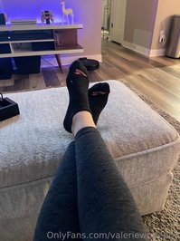 valeriewhitebby leak - I’ve been running errands all day, I need a nice long foot r..