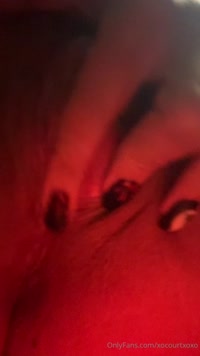 xocourtxoxo leak - Playing with my wet pussy while texting another girl