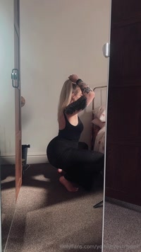 yorkshirestripper leak - Just getting my morning squats in Make sure you follow my ..