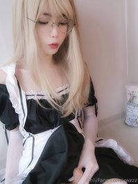 ywzzz leak - While playing VR, many characters were wearing maid uniforms..