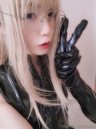 ywzzz leak - sweat a lot when I wear latex clothes