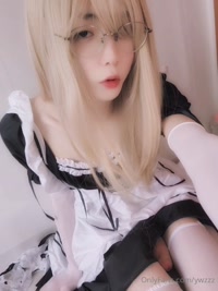 ywzzz leak - While playing VR, many characters were wearing maid uniforms..
