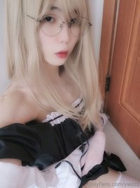 ywzzz leak - While playing VR, many characters were wearing maid uniforms..