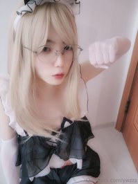 ywzzz leak - After applying oil to my feet and taking pictures, I slipped..