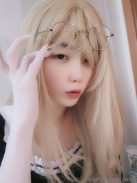 ywzzz leak - While playing VR, many characters were wearing maid uniforms..